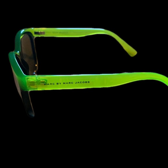 MARC JACOBS Neon Green Black Sunglasses with case - Picture 7 of 9
